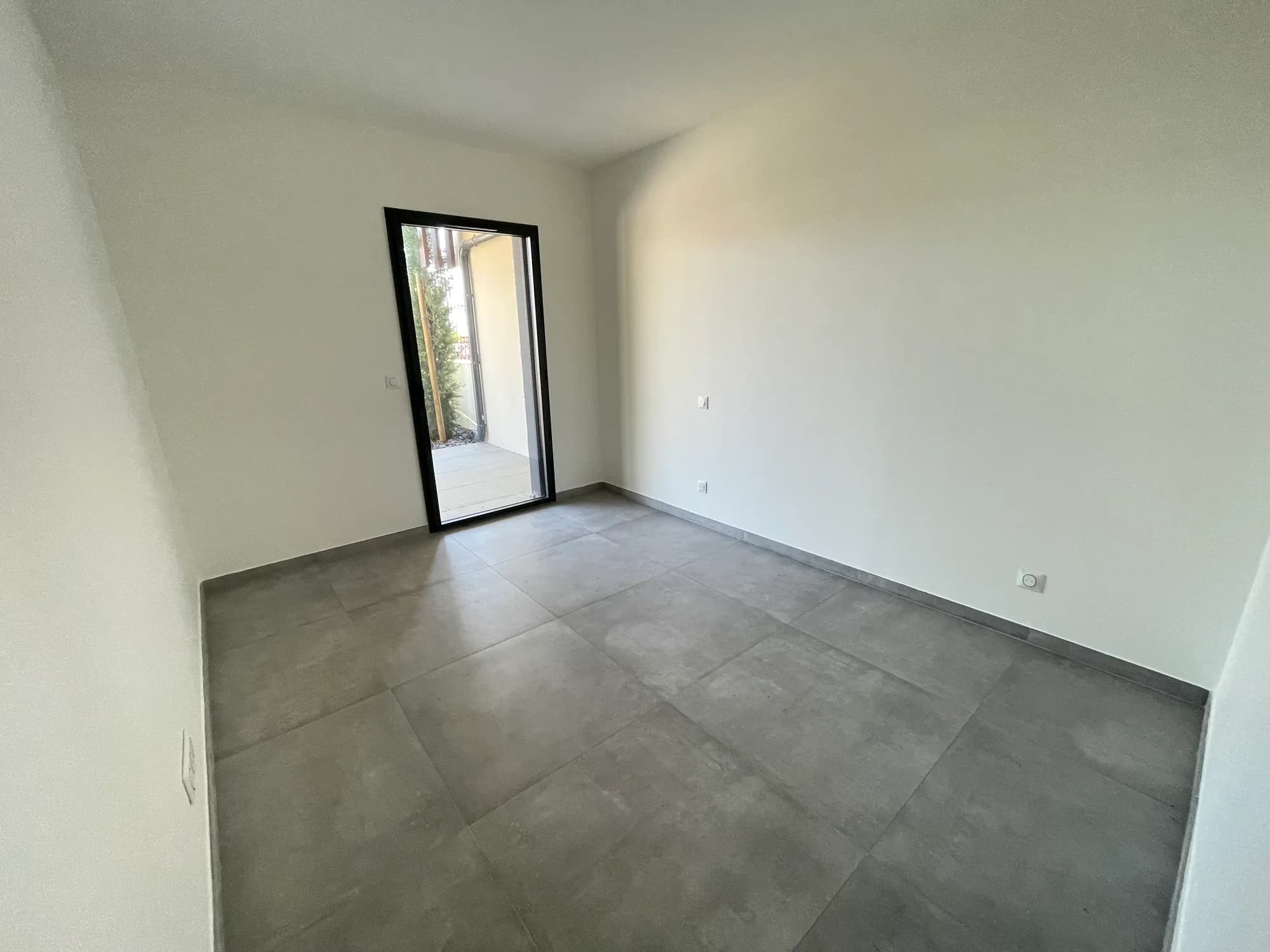 Troisième chambre de l'appartement 002