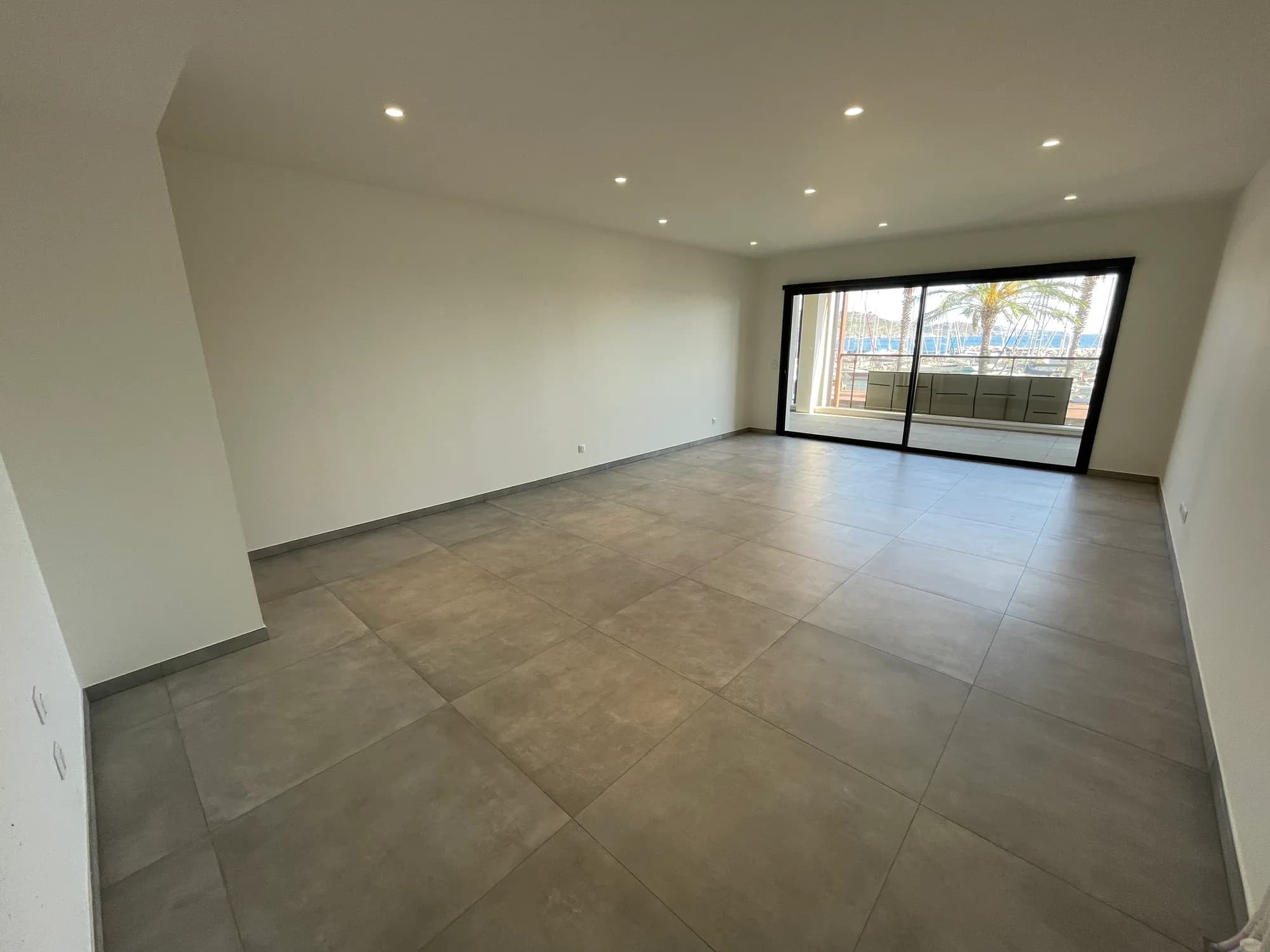 Séjour de l'appartement 104, troisième angle